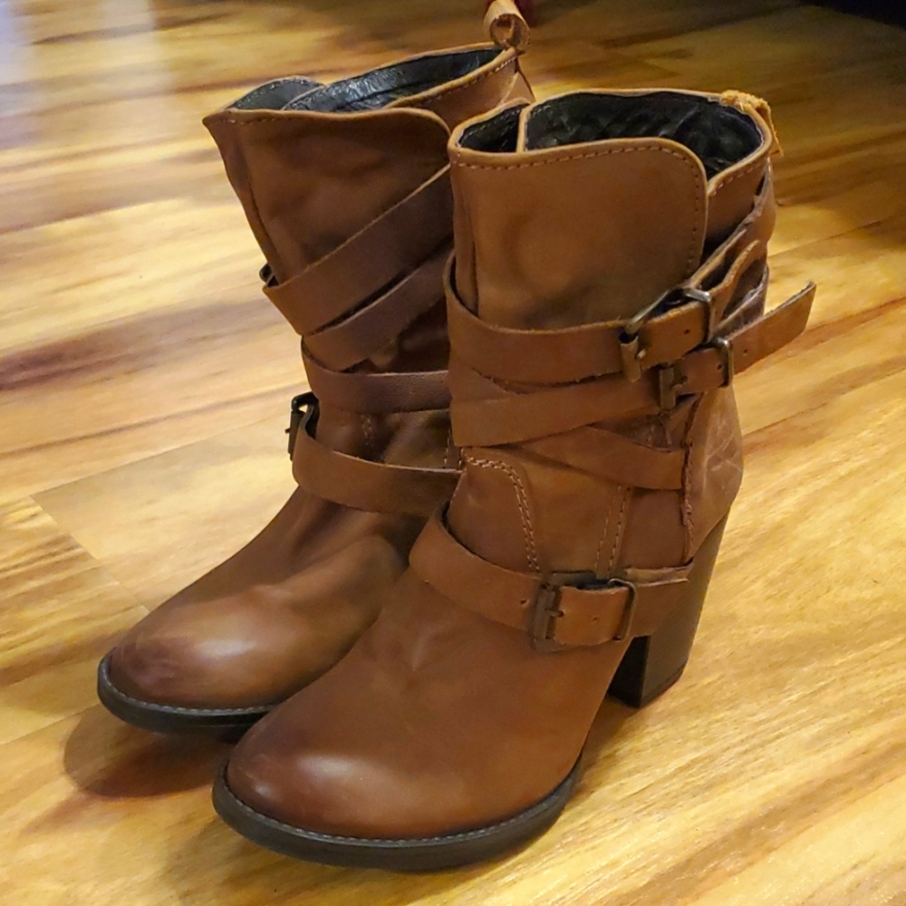 *New*Steve Madden brown distressed leather, heel boots. Size 7.5